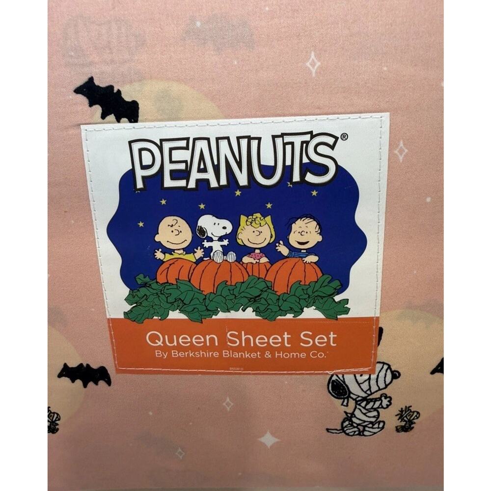 Peanuts Halloween Snoopy Woodstock Mummy Bats Moon Stars PINK Queen Sheet Set - Picture 3 of 5